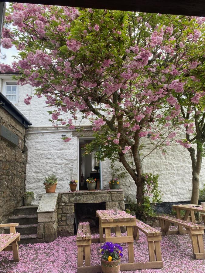 The White House At The Tinners Arms St Ives 外观 照片